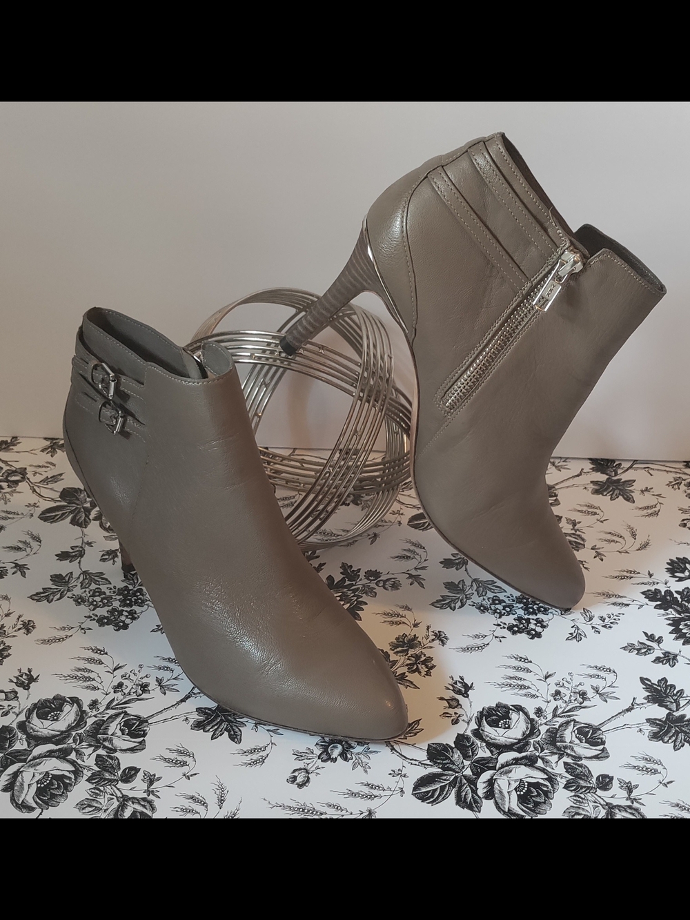 Coach Daphney Leather Stiletto Ankle Booties Taupe 7.5B 3" High Heel Boots✨